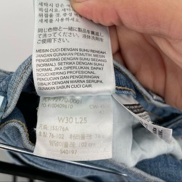 Levi’s High Rise Raw Freyed Hem Cropped Stretch Jeans 30 - Picture 10 of 10